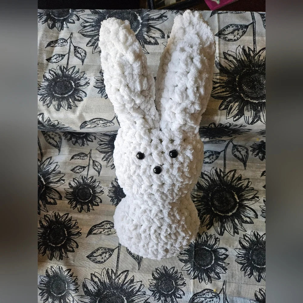 Crochet Large White Peep Decor